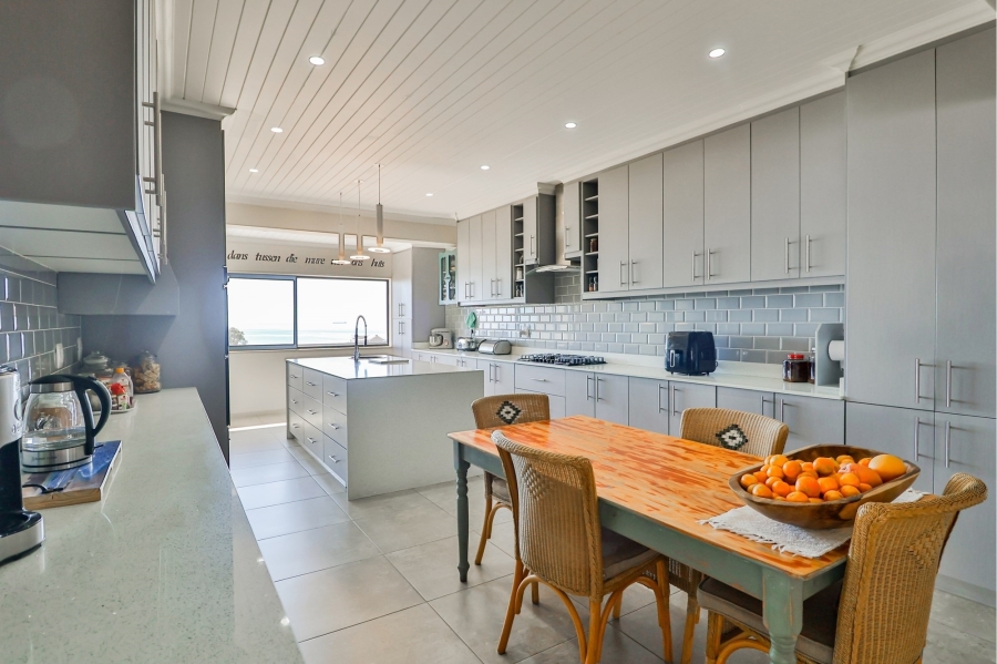 5 Bedroom Property for Sale in Da Gama Bay Western Cape